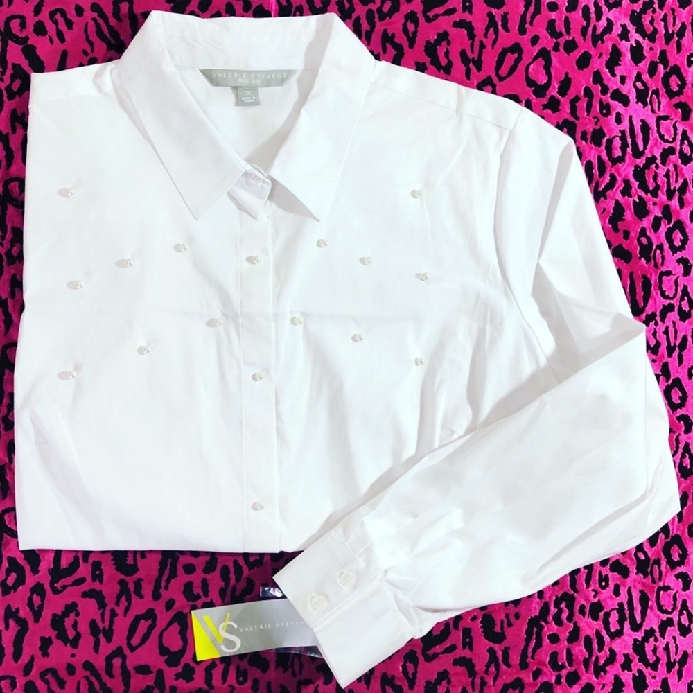 VALERIE STEVENS BUTTON DOWN TOP